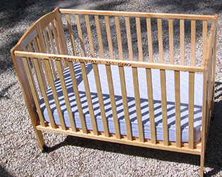 Full Size Crib With Optional Bumper